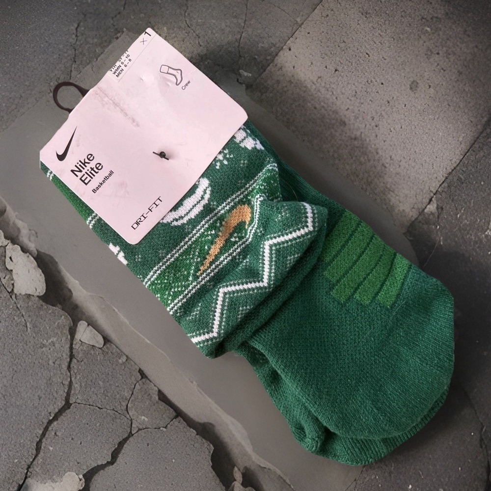 Nike Elite Crew Socks Santa 1 Pair Size Mens 6-8; Wmns 6-10; Youth 5Y-7Y - Picture 1 of 8